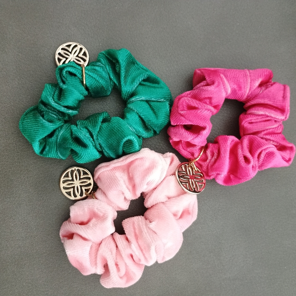 NWT Lilly Pulitzer Velvet Hair Scrunchies (3)